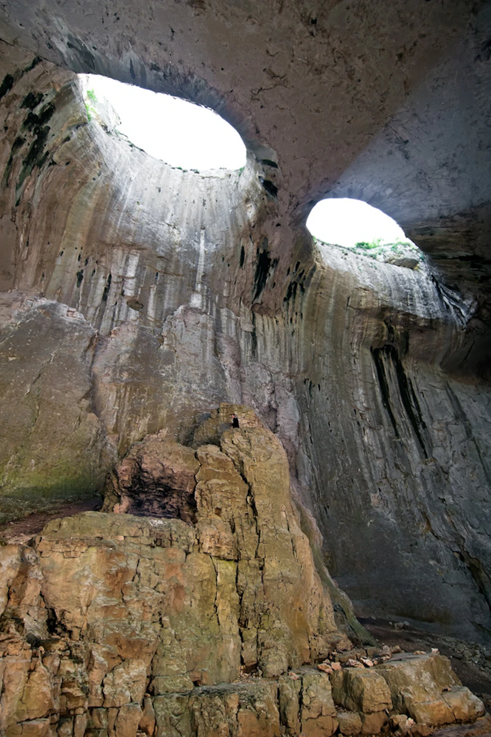 La cueva de "los ojos de Dios"