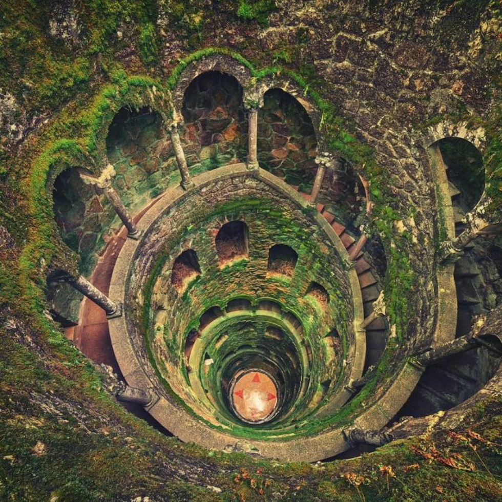 Pozo iniciático de la Quinta de Regaleira o Torre Invertida