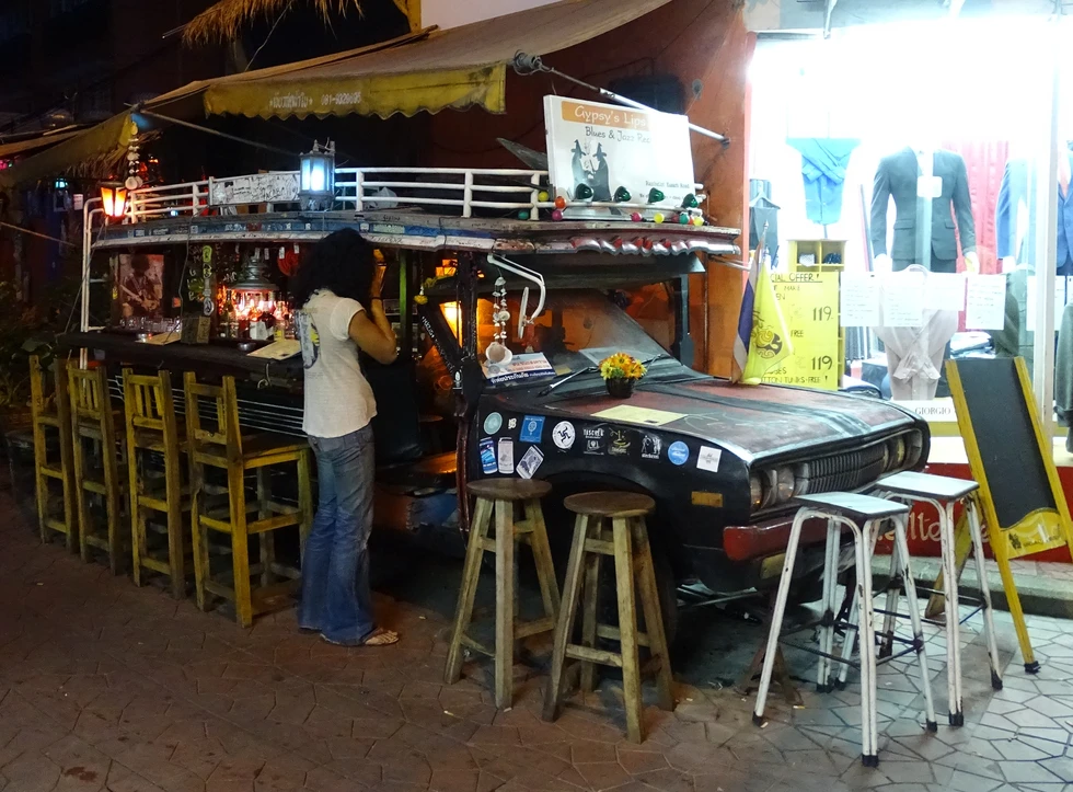 ¿Alguna vez se han tomado una copa en un coche?