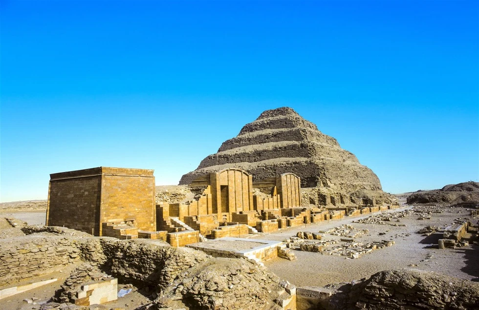 Saqqara: la pirámide más antigua del mundo