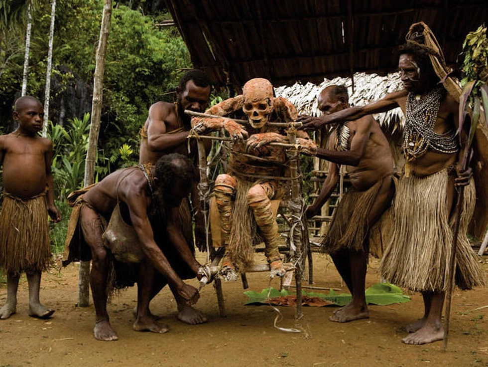 La tribu que fabrica momias...