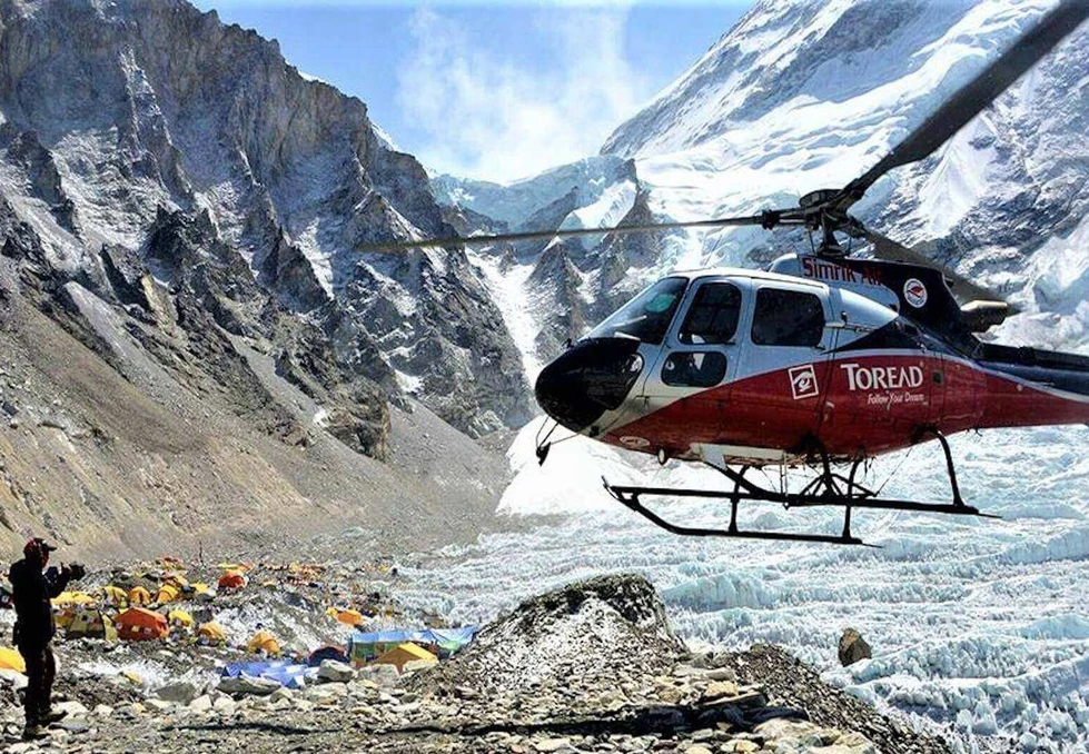 El Everest a vista de helicóptero, una experiencia brutal...