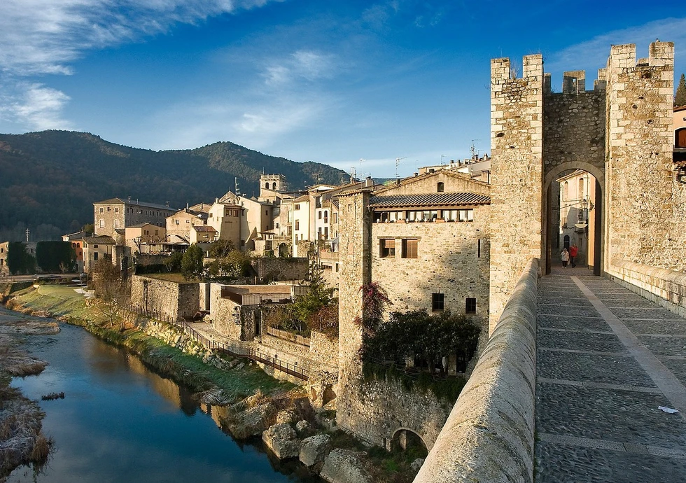 Besalú, un precioso rincón medieval en el Pirineo catalán
