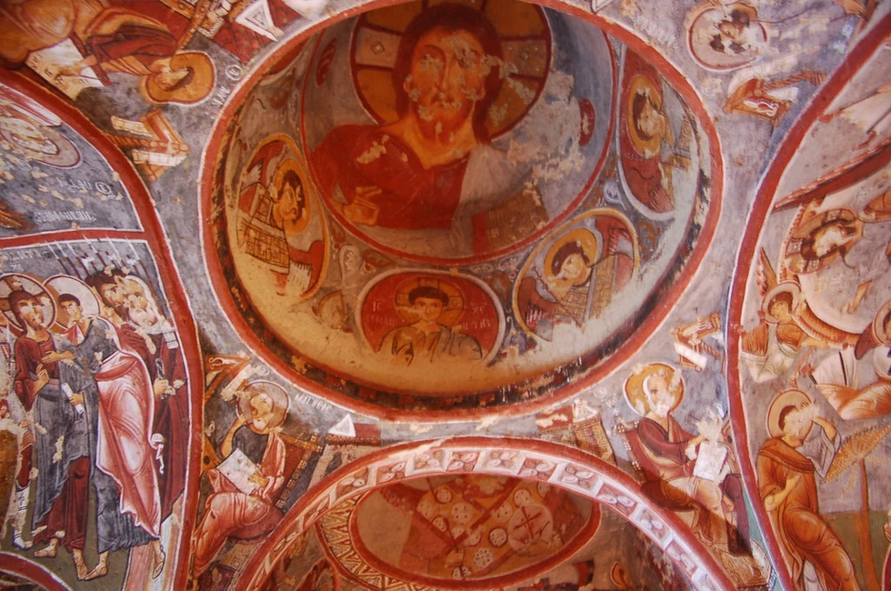 ¿Quién construyó las iglesias excavadas en roca de la Capadocia?