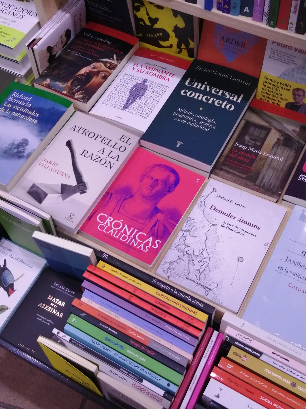 Crónicas claudinas en la librería