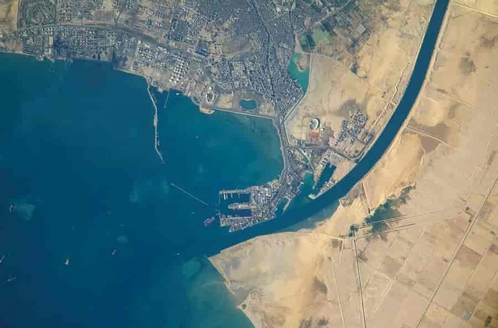 ¿Cuándo se hizo el Canal de Suez?