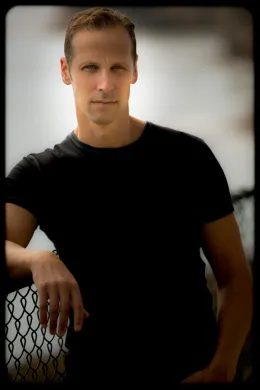 Gregg Hurwitz bio.jpg