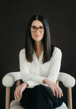 Danielle L Jensen_Photo-by-Marwa-Hurley-cropped-scaled-portrait-70d75cfc7e17412c5625e19f416e7b4d-4mb6prx03ug5.jpg