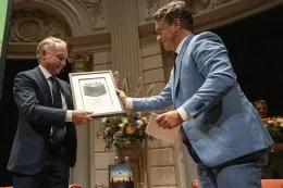 platina voor dan brown chris van houts.jpg