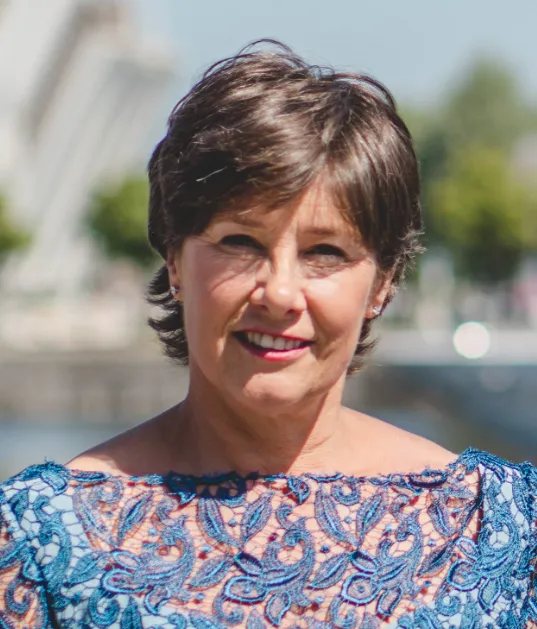 Darline Degheldere auteursfoto.png