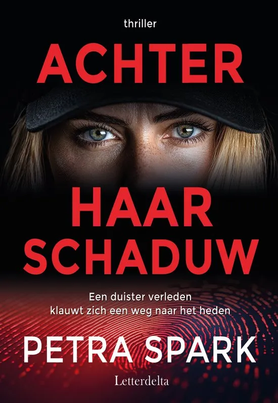 achter haar schaduw petra spark thriller recensie spanning boek.jpg