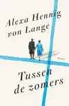 Dit is een afbeelding van de cover van het boek Tussen de zomers