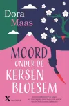 Dit is een afbeelding van de cover van het boek Moord onder de kersenbloesem