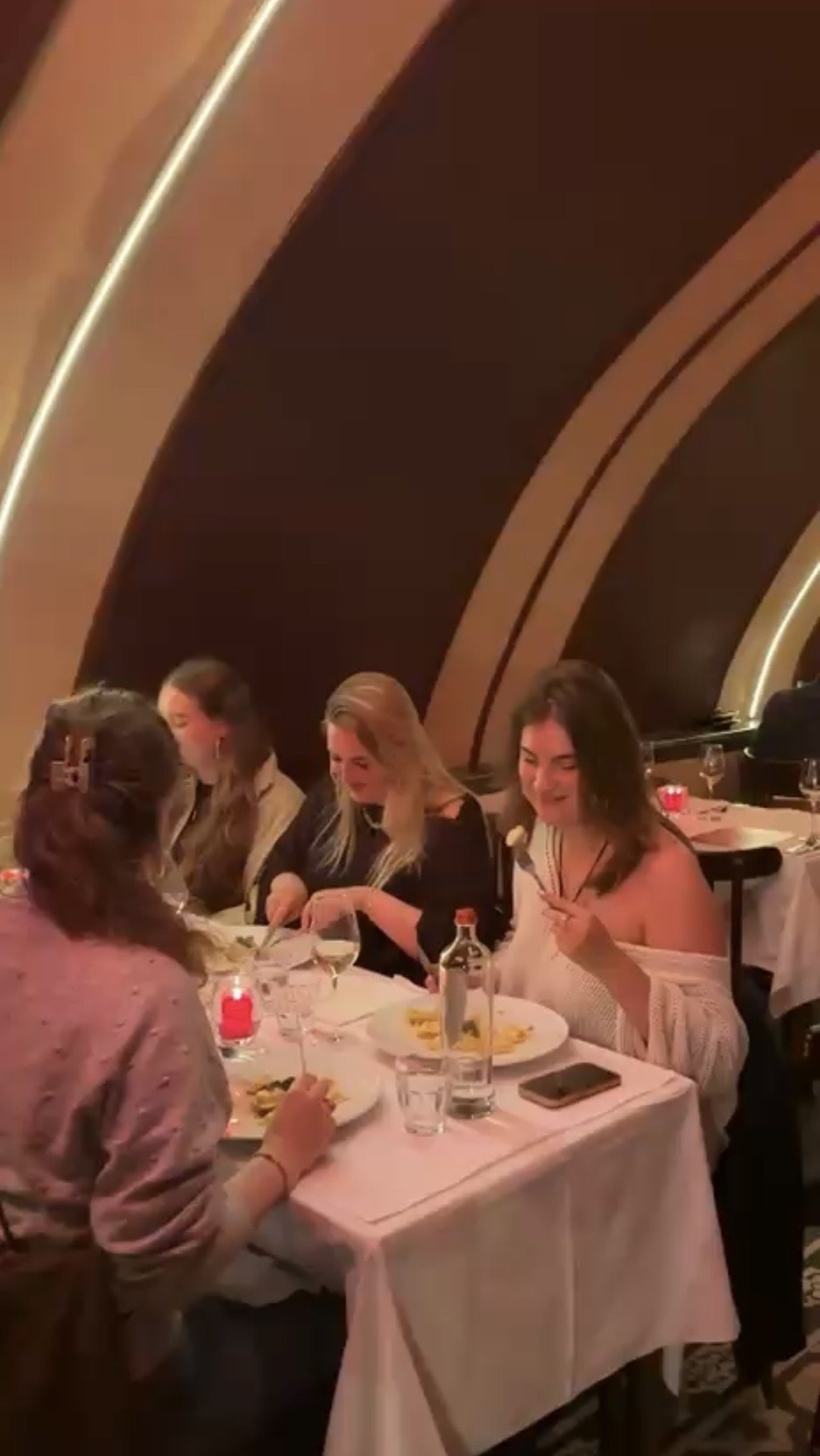Ravioli Bar Utrecht samen tafelen, dispuut, jaarclub, gezelschap, dineren