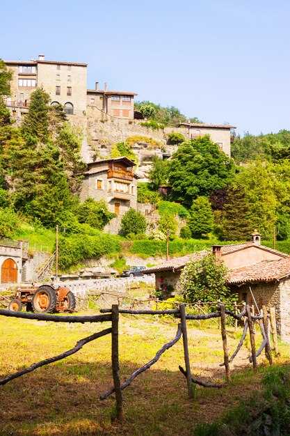 Practical Travel Tips: Language, Booking, and Local Etiquette in Villages