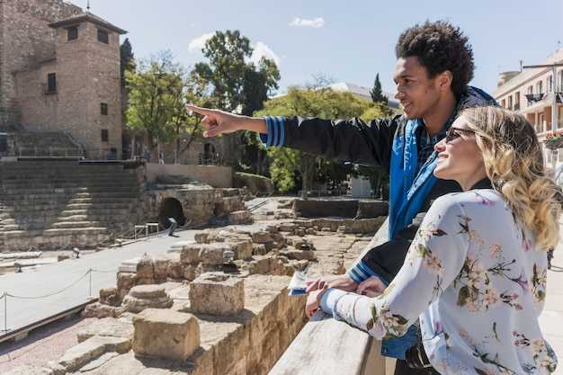 Trasforma l'ispirazione in azione: crea una sfida di viaggio di una settimana basata su una citazione mondiale