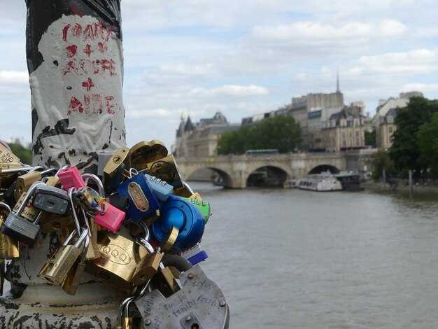 Passaggi pratici per valutare i pregiudizi nelle narrazioni