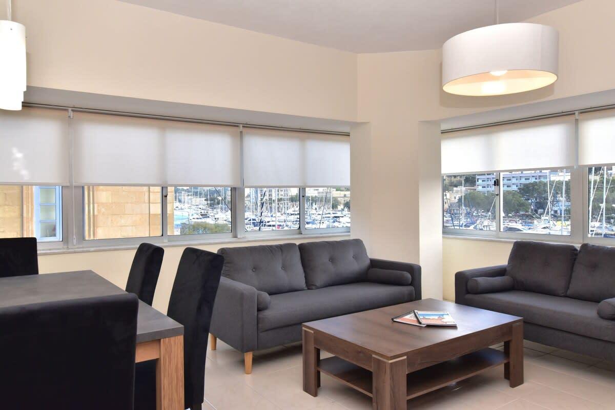 Bright & Spacious 2 Bedroom with Marina View 