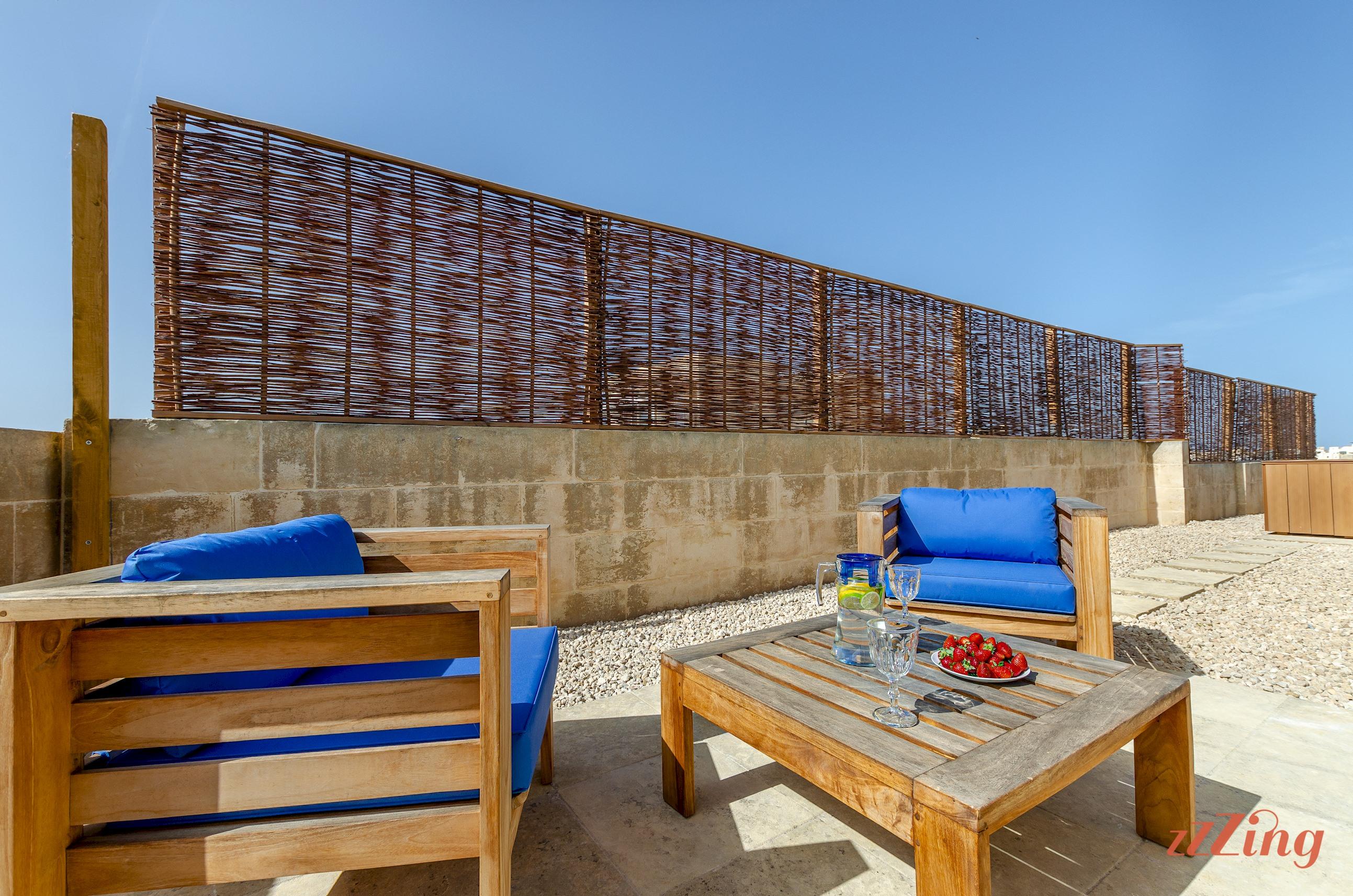 Gozo PH w/private Rooftop Jacuzzi, Terrace & Views
